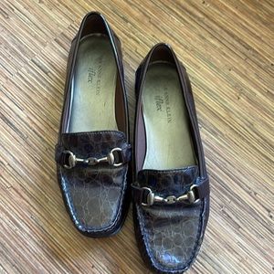 Anne Klein brown patent leather shoe.  Size 7.5
